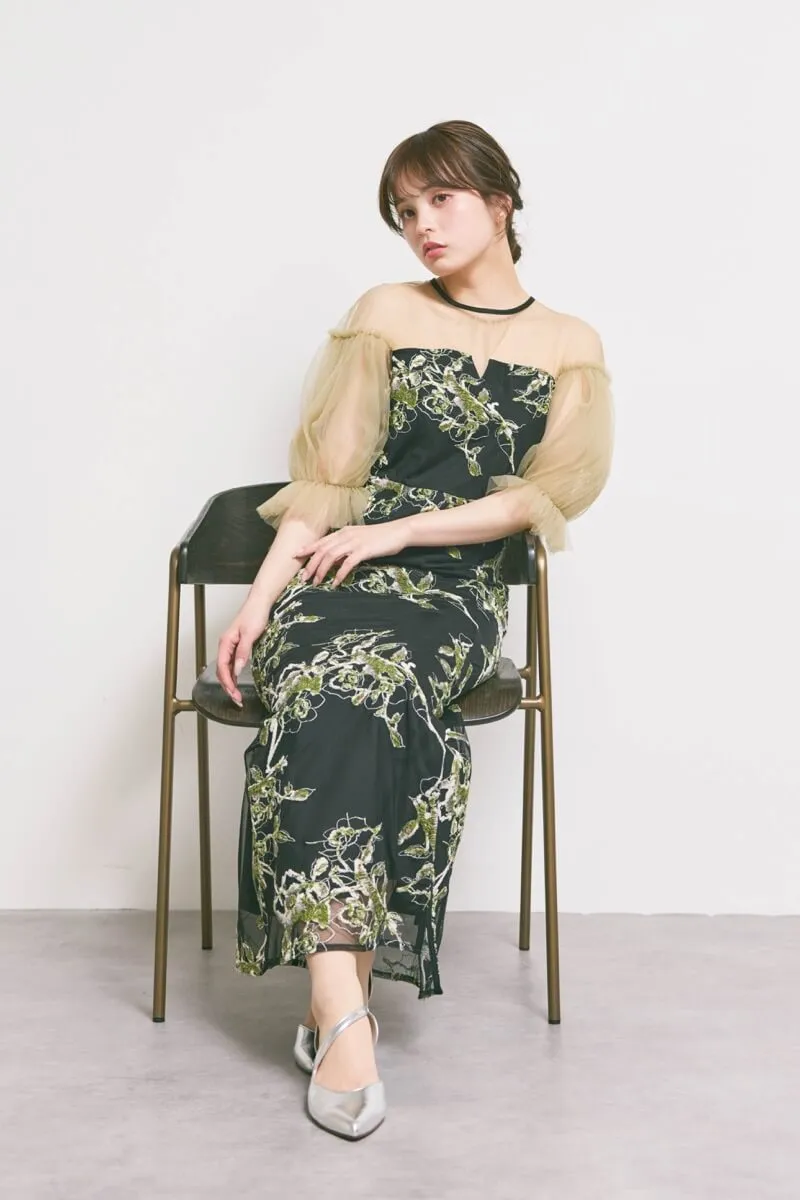 ブラックのフラワーリリーフIラインドレス