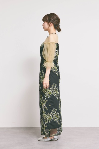 ブラックのフラワーリリーフIラインドレス