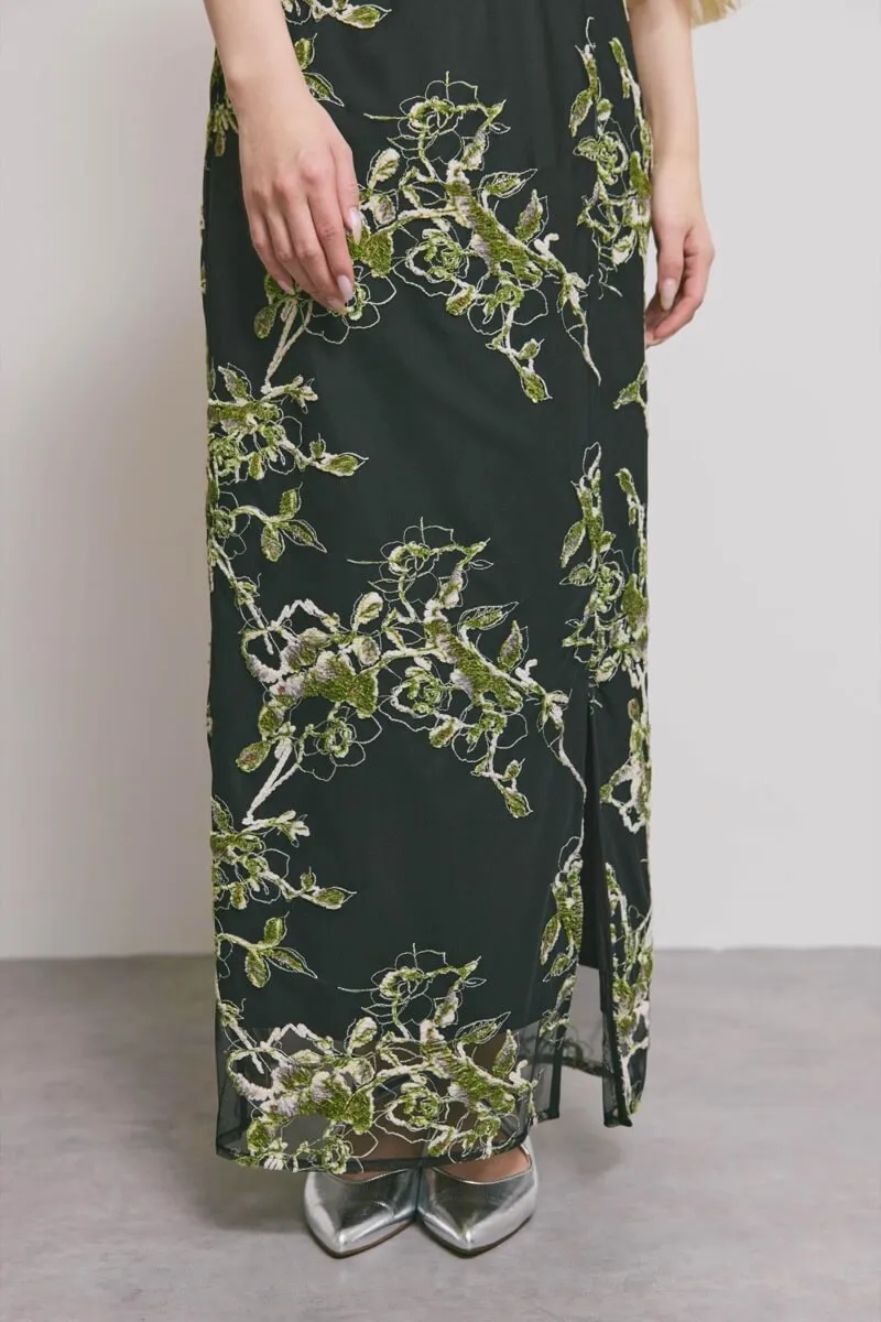 ブラックのフラワーリリーフIラインドレス