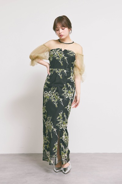 ブラックのフラワーリリーフIラインドレス