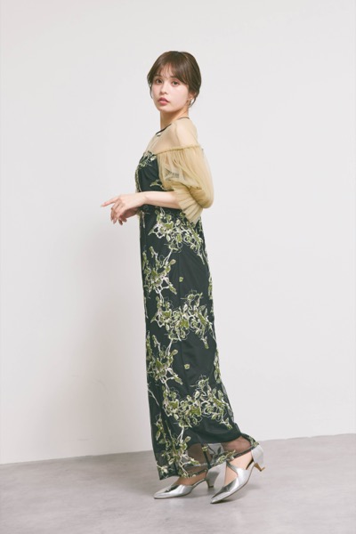 ブラックのフラワーリリーフIラインドレス