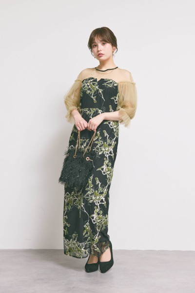 ブラックのフラワーリリーフIラインドレス