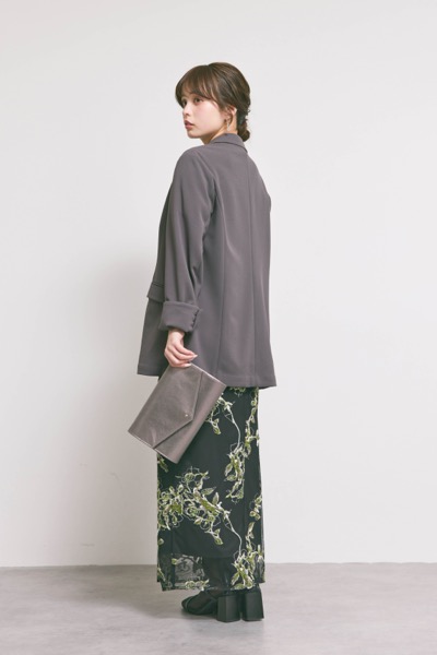 ブラックのフラワーリリーフIラインドレス