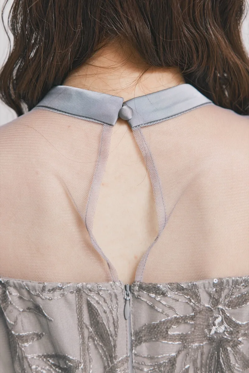 グレーのフリルショルダーIラインドレス