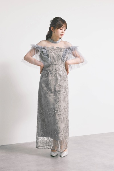 グレーのフリルショルダーIラインドレス