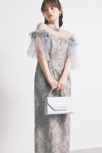 グレーのフリルショルダーIラインドレス