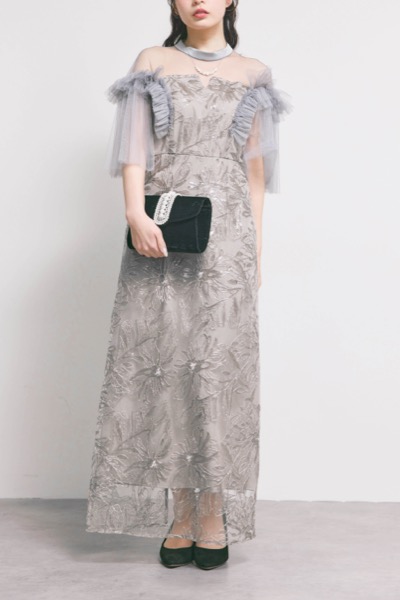 グレーのフリルショルダーIラインドレス