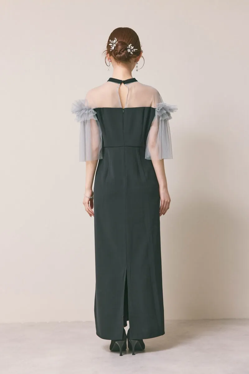 ブラックのフリルショルダーIラインドレス