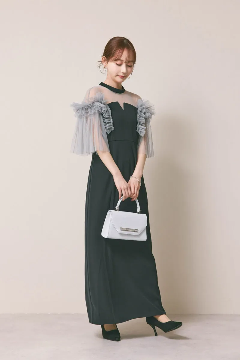 ブラックのフリルショルダーIラインドレス