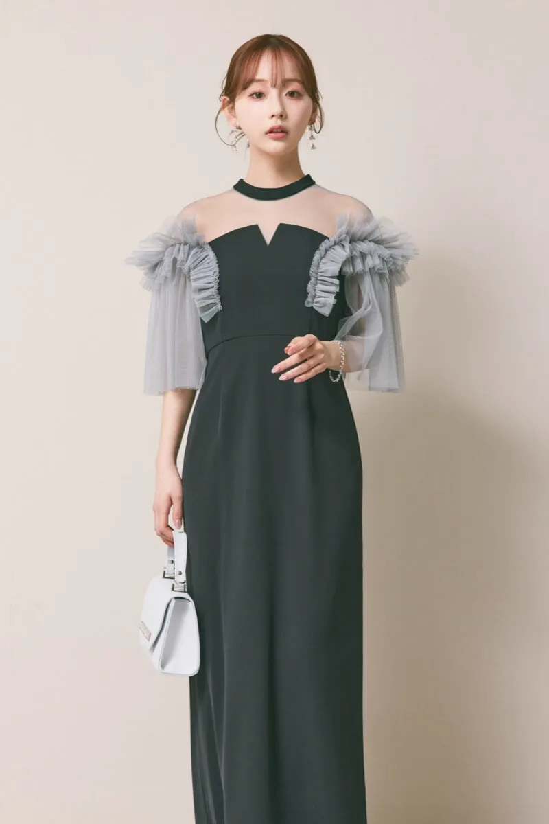 ブラックのフリルショルダーIラインドレス