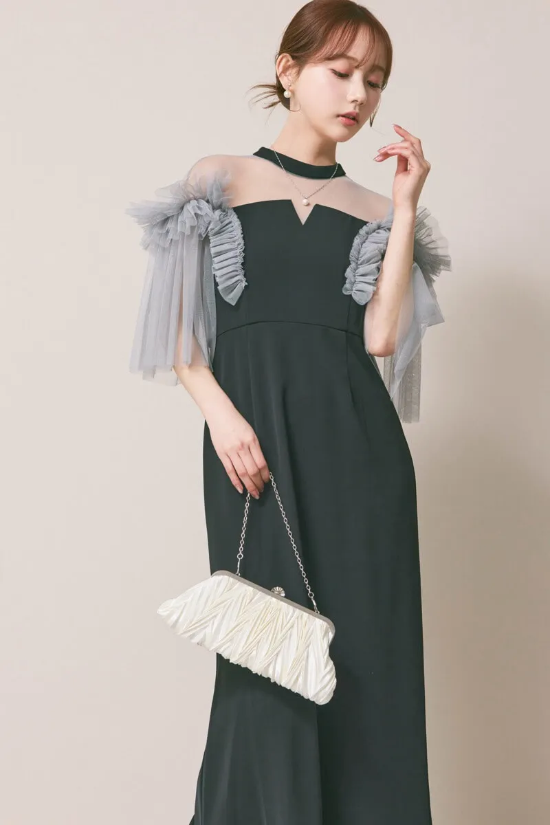 ブラックのフリルショルダーIラインドレス