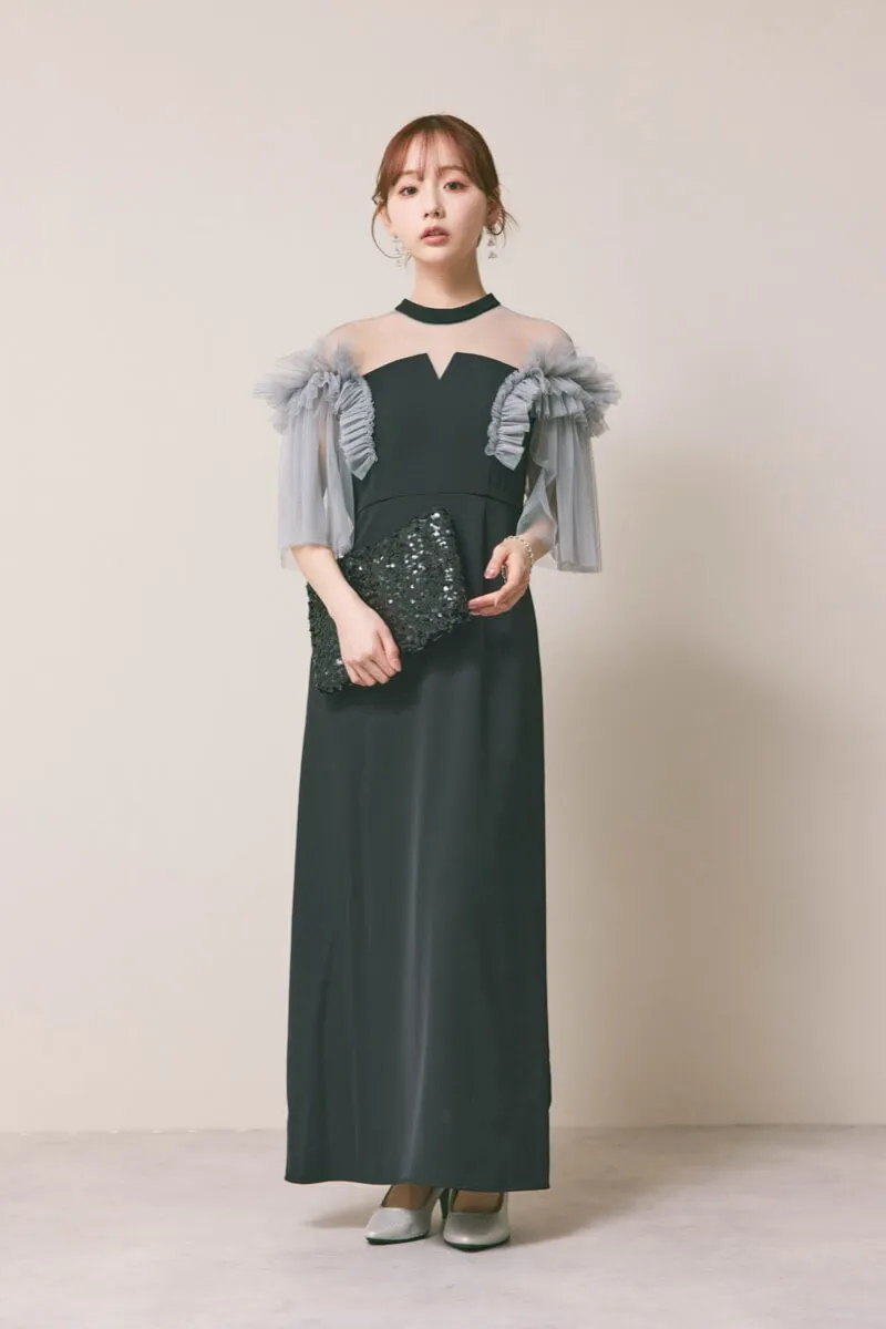 ブラックのフリルショルダーIラインドレス