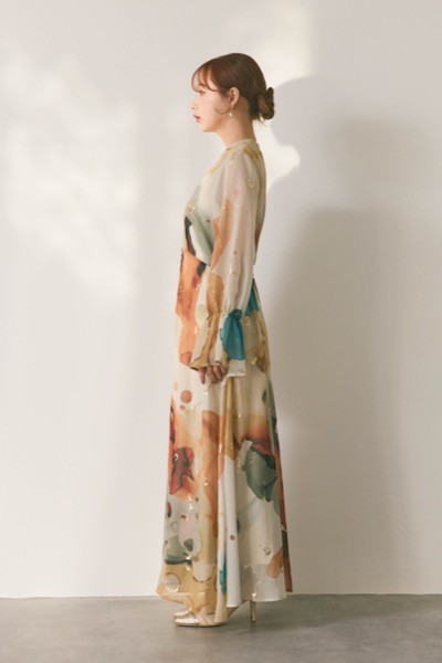 ベージュのインクアートドレス