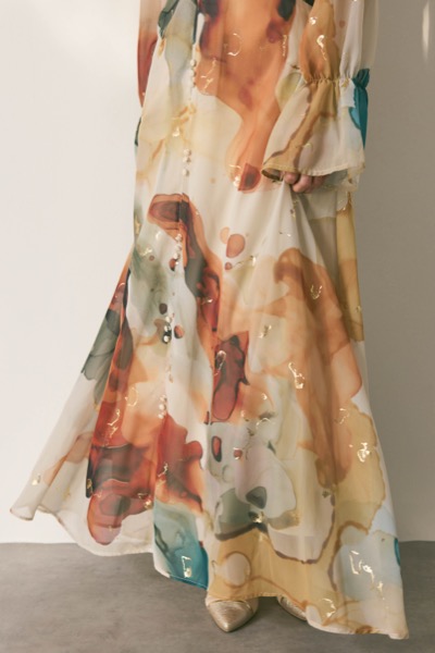 ベージュのインクアートドレス