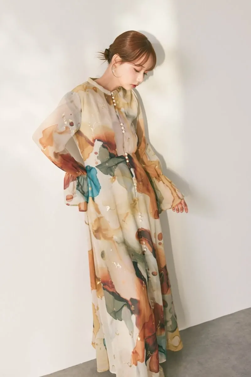 ベージュのインクアートドレス