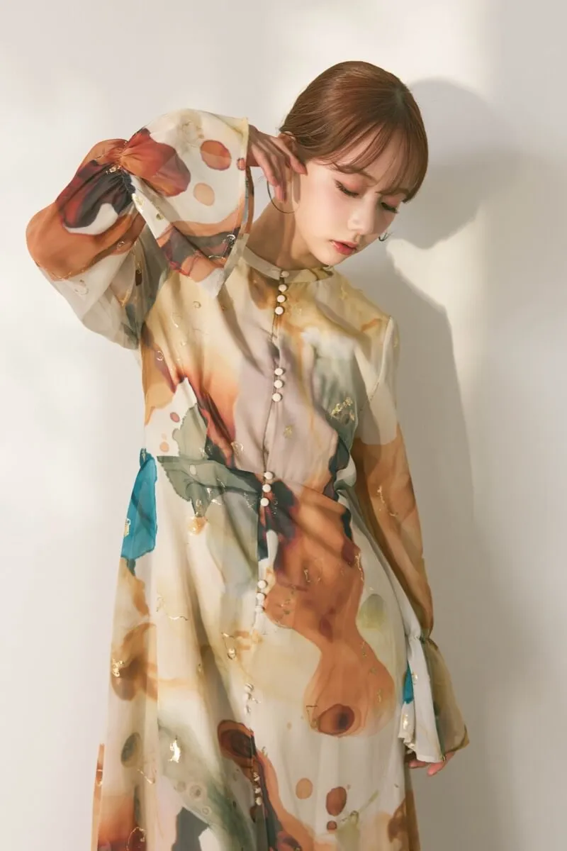 ベージュのインクアートドレス