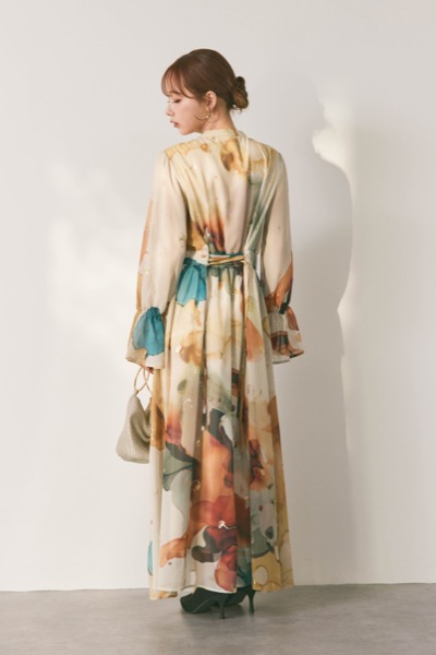 ベージュのインクアートドレス