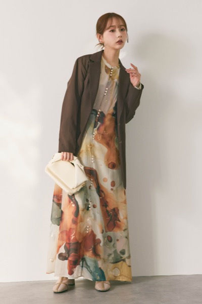 ベージュのインクアートドレス