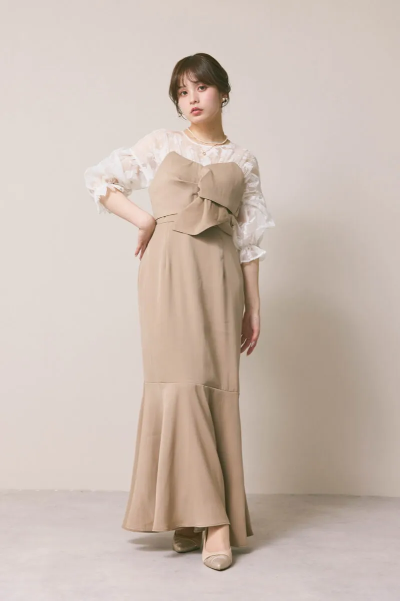 ベージュのシアーパフドレス