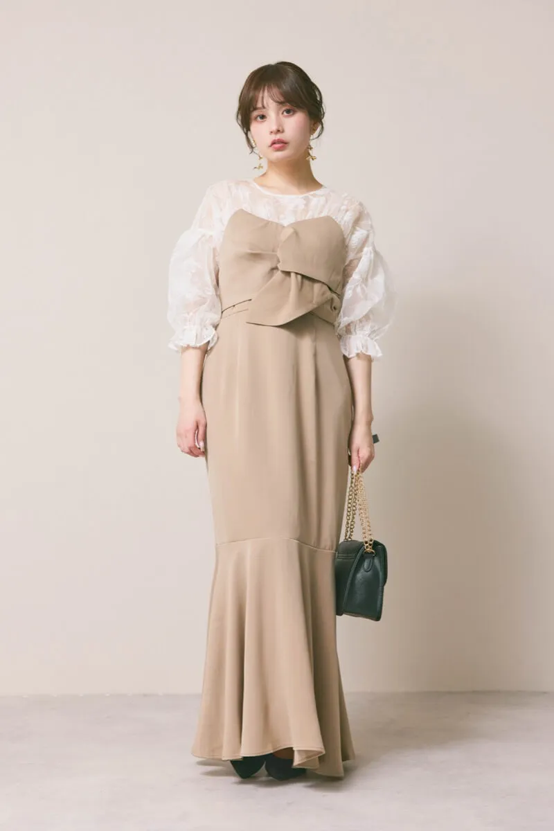 ベージュのシアーパフドレス