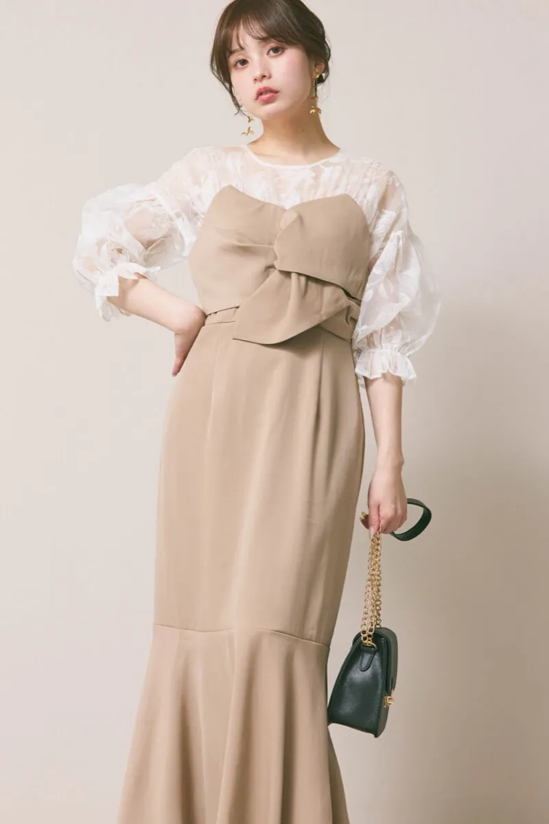 ベージュのシアーパフドレス