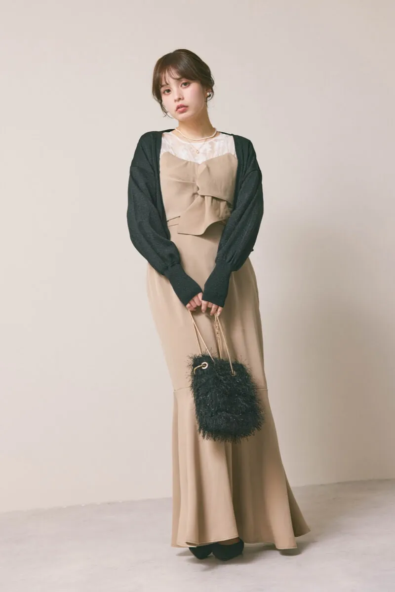 ベージュのシアーパフドレス