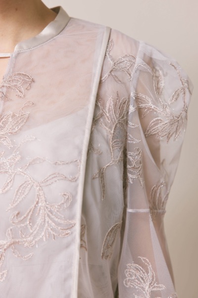 ライトピンクのエンブロイダリーボレロセットドレス