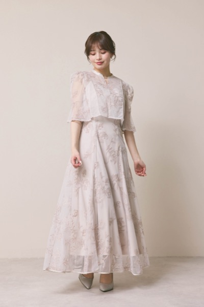 ライトピンクのエンブロイダリーボレロセットドレス