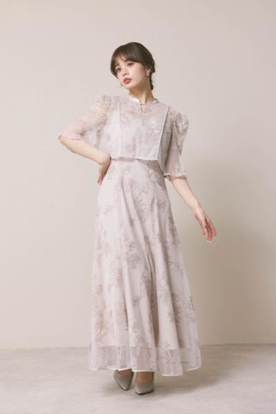 ライトピンクのエンブロイダリーボレロセットドレス