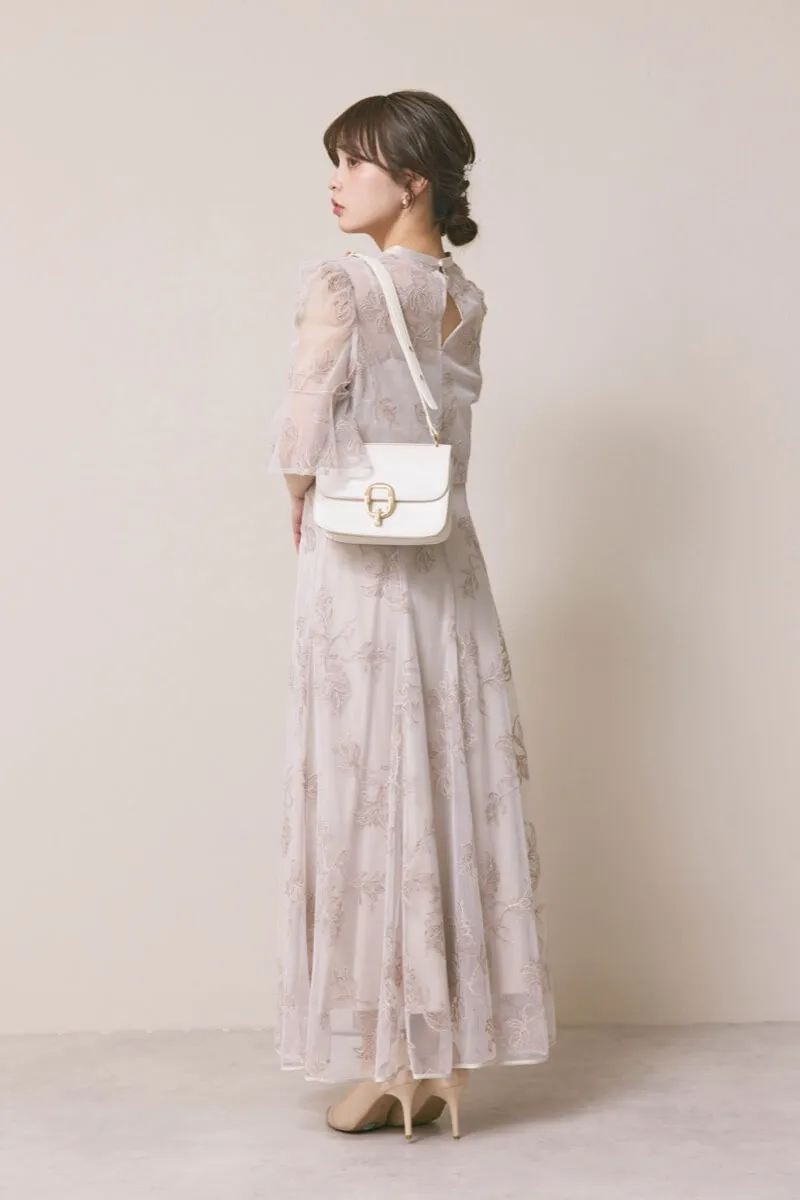 ライトピンクのエンブロイダリーボレロセットドレス