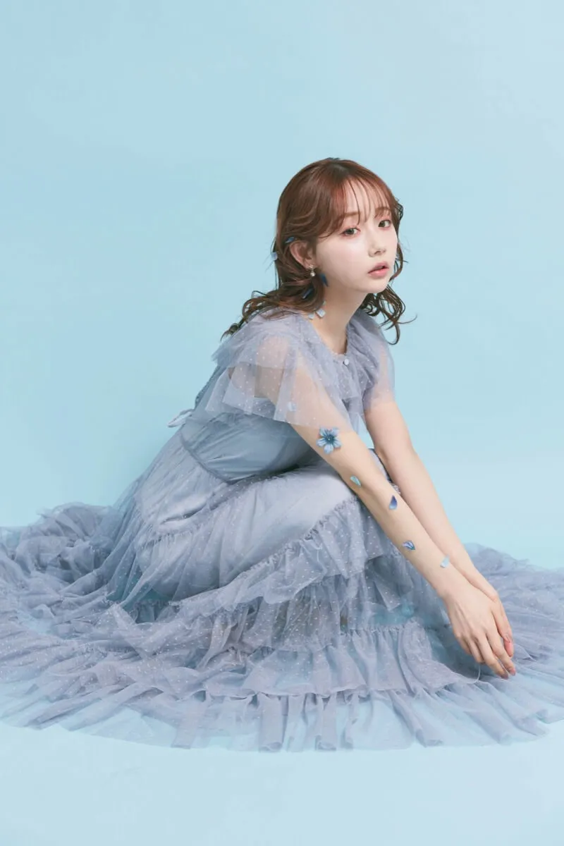 ブルーのチュールティアードドレス