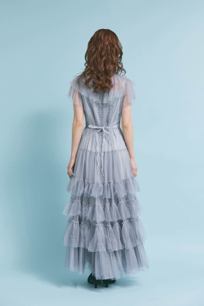 ブルーのチュールティアードドレス