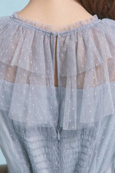 ブルーのチュールティアードドレス