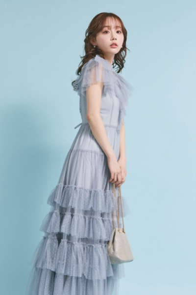 ブルーのチュールティアードドレス