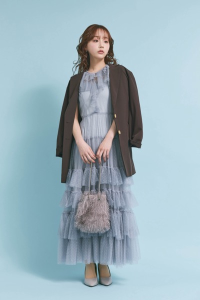 ブルーのチュールティアードドレス