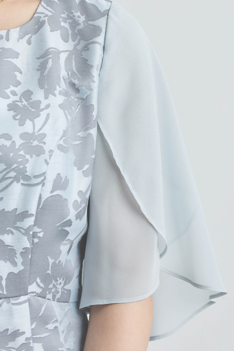 シルバーのシフォンスリーブ花模様ドレス