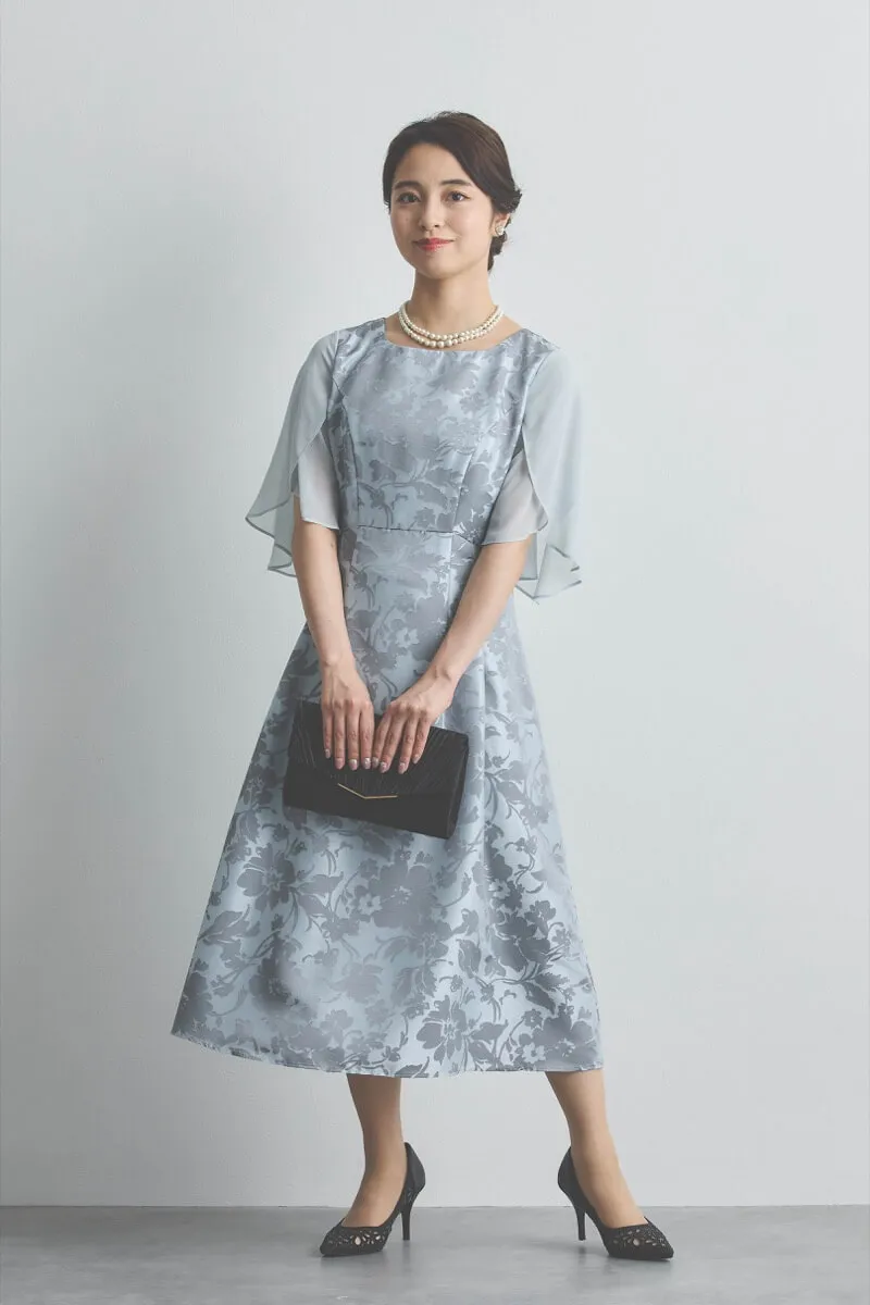 シルバーのシフォンスリーブ花模様ドレス