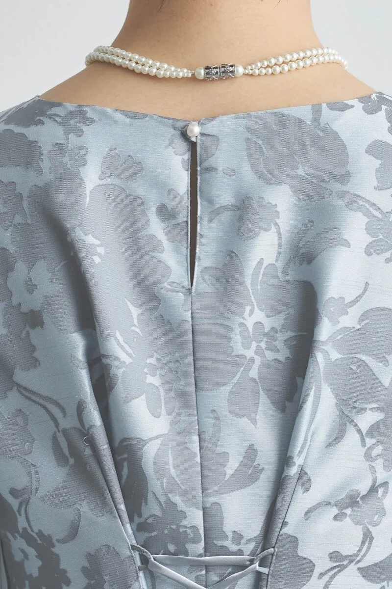 シルバーのシフォンスリーブ花模様ドレス