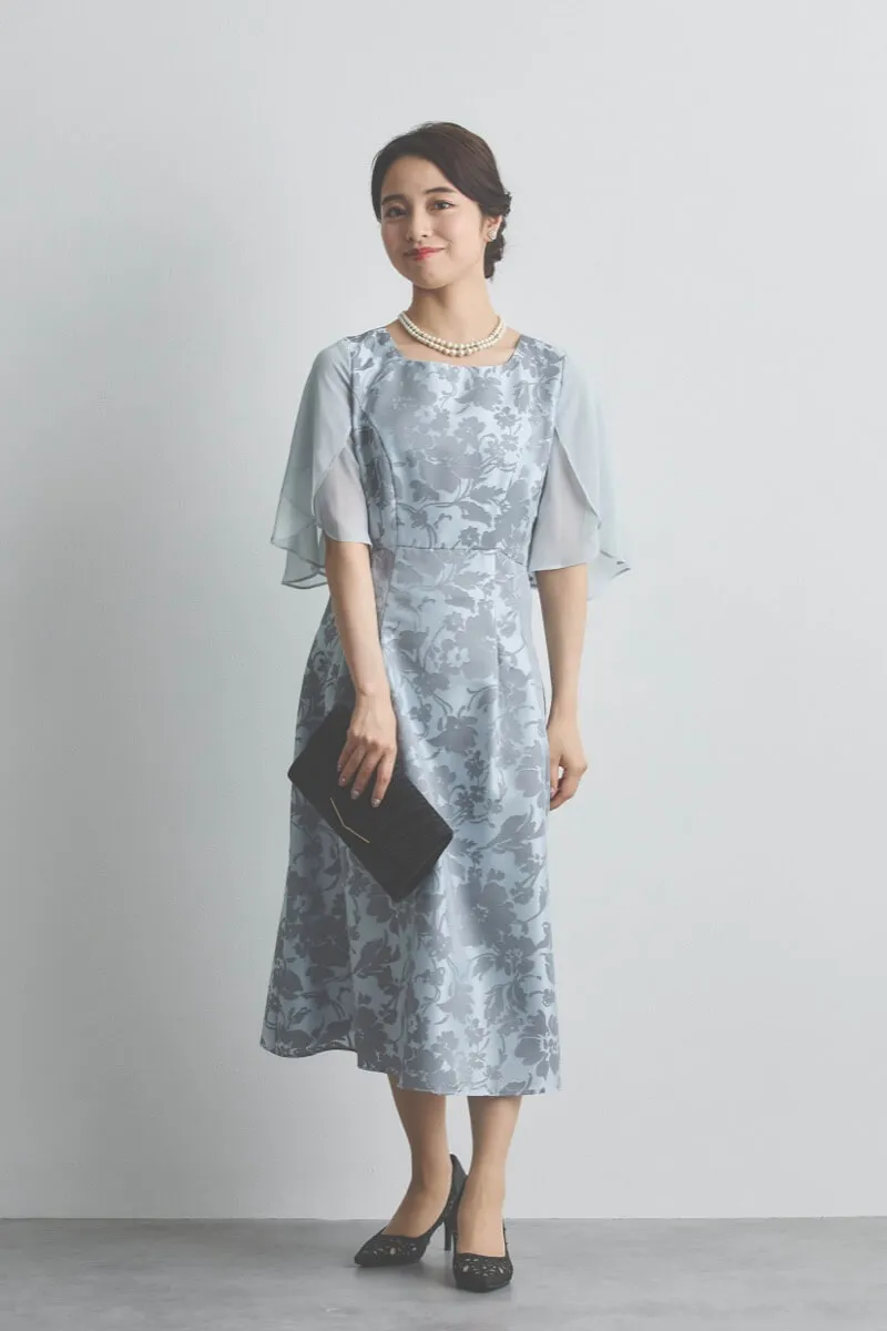 シルバーのシフォンスリーブ花模様ドレス
