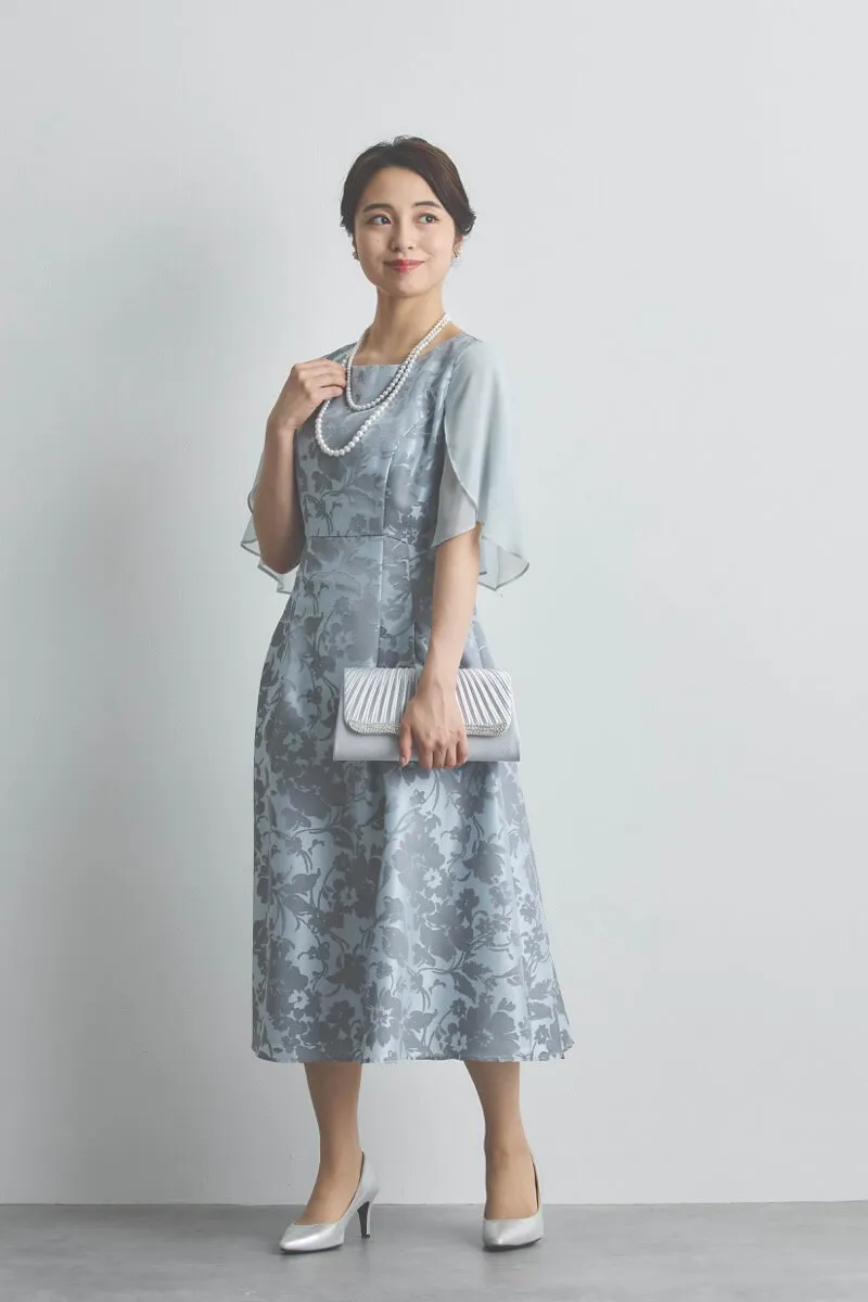 シルバーのシフォンスリーブ花模様ドレス