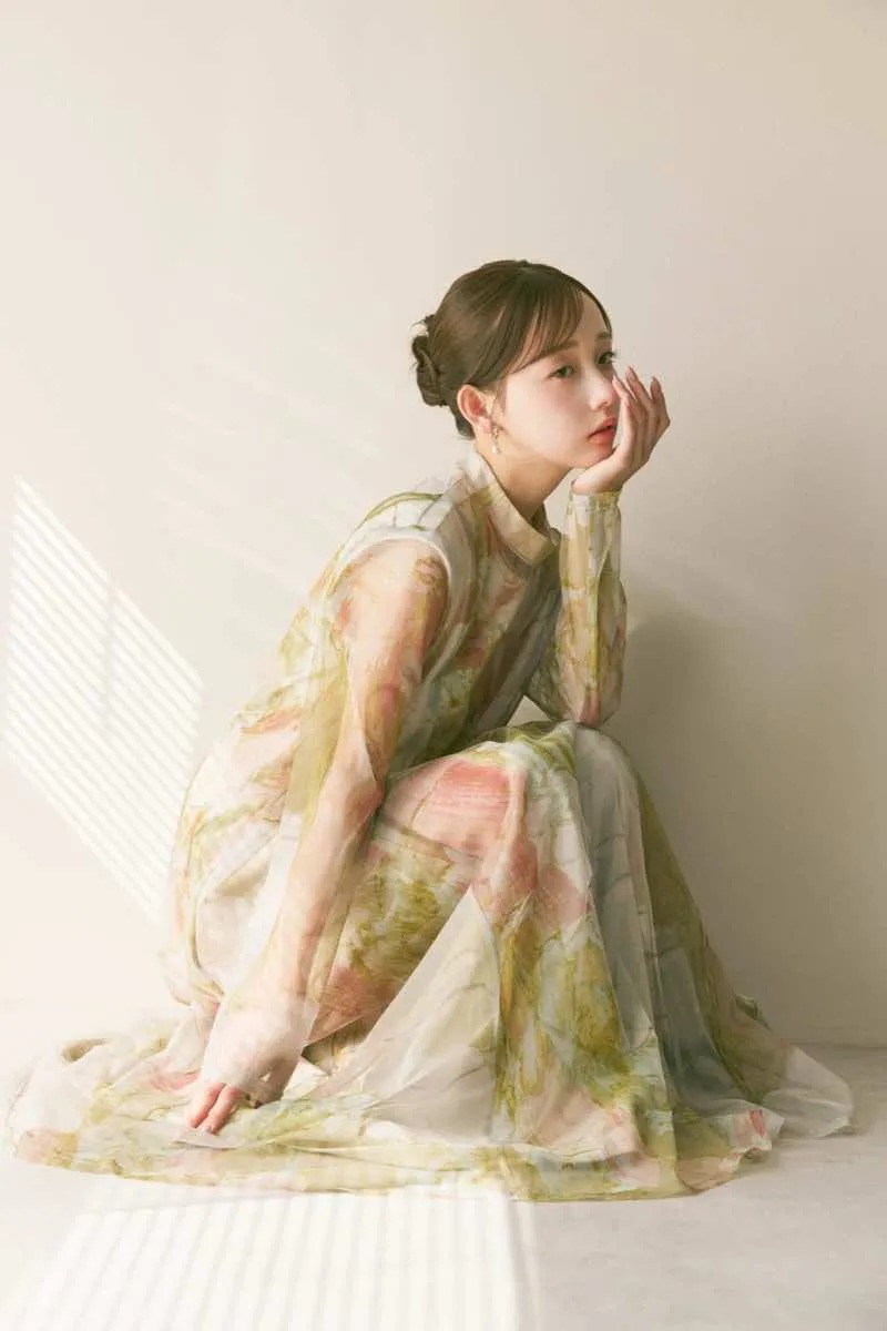 ライトベージュのアートシアードレス