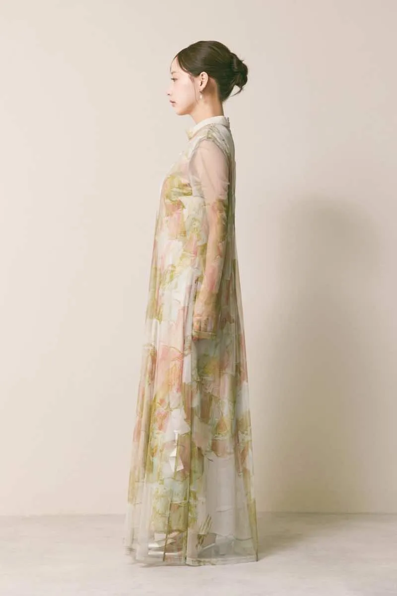 ライトベージュのアートシアードレス
