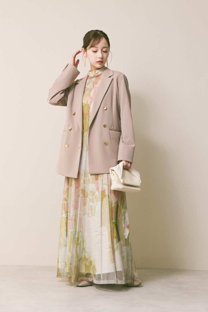 ライトベージュのアートシアードレス