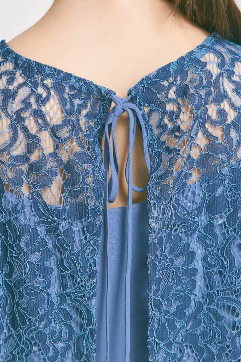 ブルーの配色レースエプロンドレス