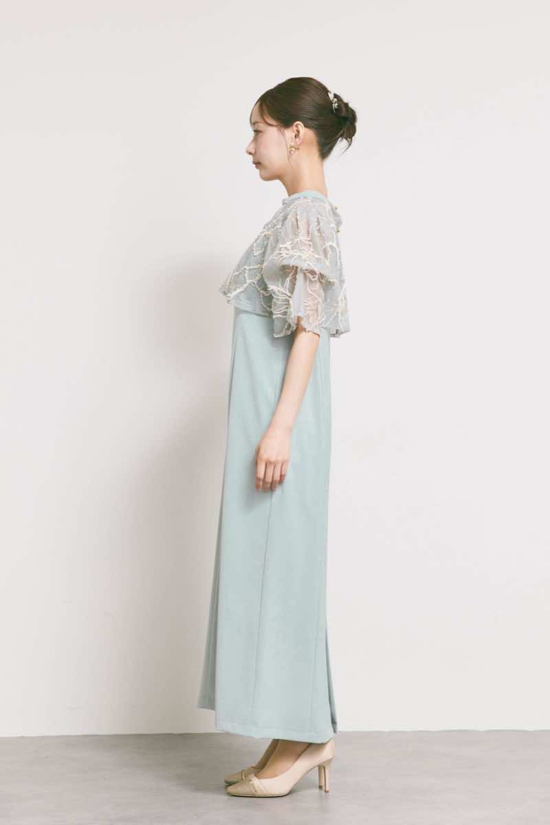 スカイブルーのフラワーモール刺繍ドレス