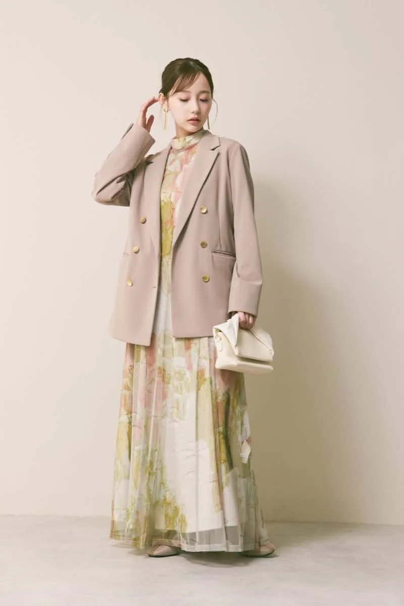 ライトベージュのアートシアードレス