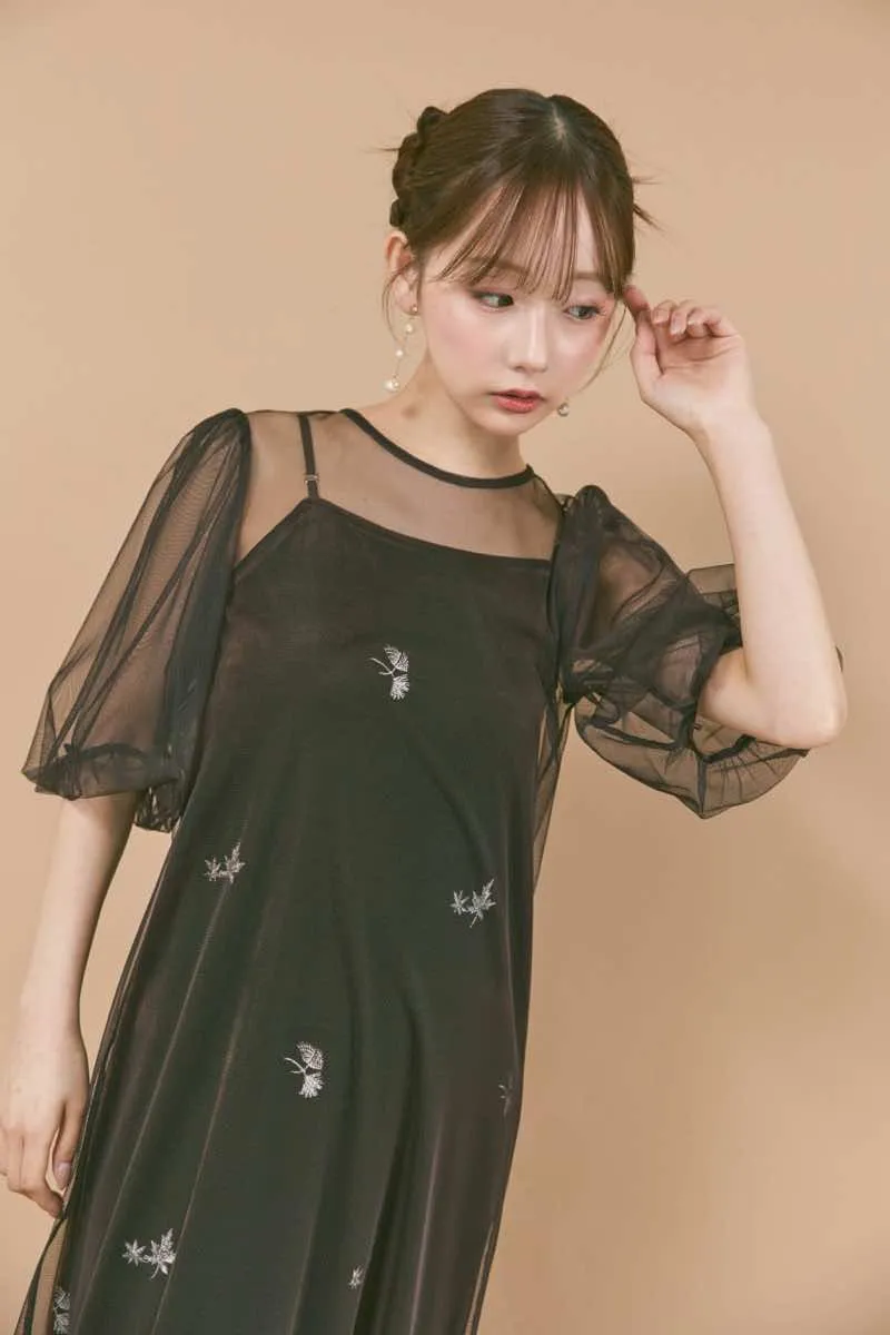 ダークブラウンの刺繍ベロアチュールドレス