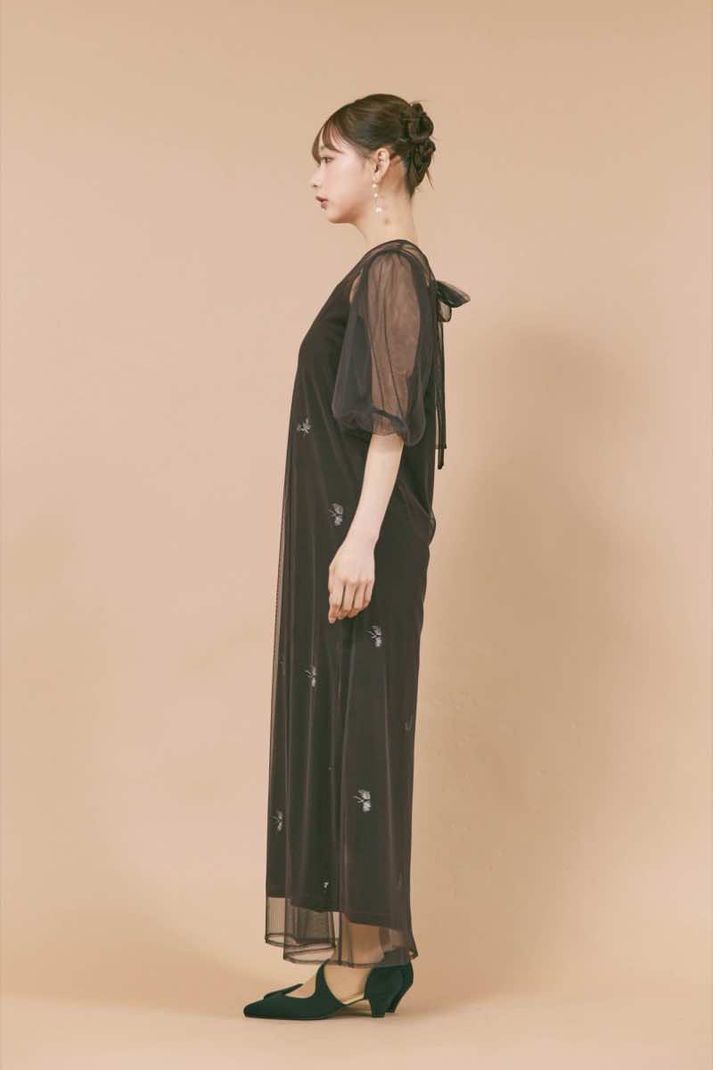 ダークブラウンの刺繍ベロアチュールドレス