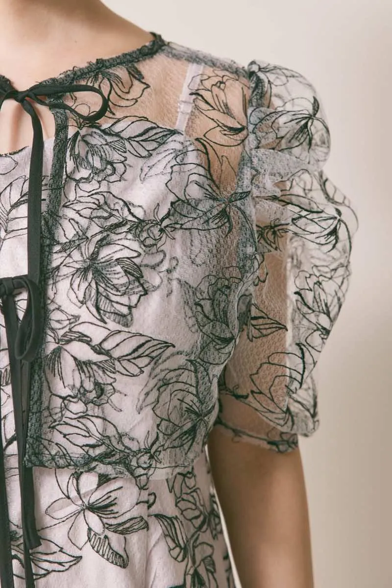 ブラック×ピンクベージュのシアーボレロセットアップドレス