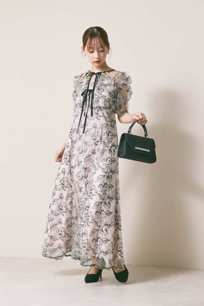 ブラック×ピンクベージュのシアーボレロセットアップドレス